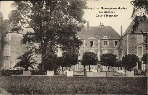 Ak Meung sur Loire Loiret, Château Cour d´Honneur