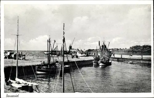 Ak Bensersiel Esens in Ostfriesland, Partie am Hafen, Boote