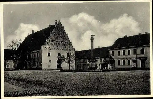 Ak Trzcińsko Zdroj Schönfließ Neumark Ostbrandenburg, Marktplatz, Rathaus, Kriegerdenkmal