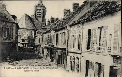 Ak Fère en Tardenois Aisne, Place de la République