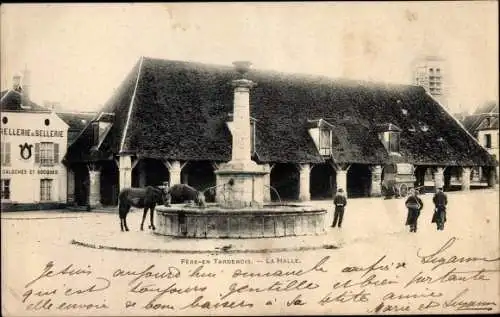 Ak Fère en Tardenois Aisne, La Halle, Pferde am Brunnen