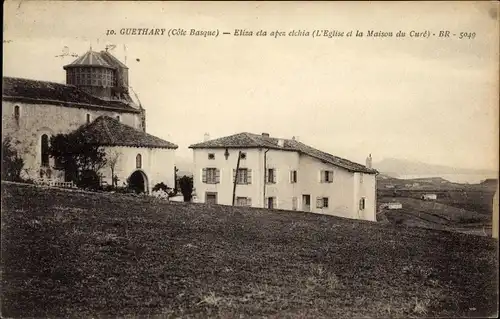 Ak Guéthary Pyrénées Atlantiques, L'Eglise et la Maison du Cure