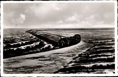 Ak Sylt in Nordfriesland, Lokomotive auf dem Hindenburgdamm