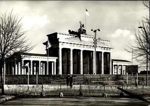 Ak Berlin Tiergarten, Brandenburger Tor nach dem 13. August 1961, Mauer