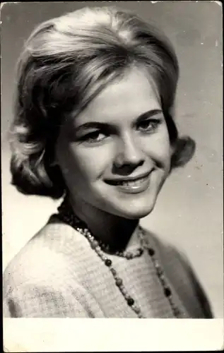 Foto Ak Sängerin Eva Pilarová, Portrait