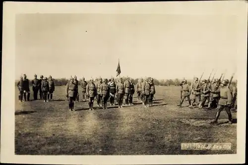 Foto Kaiser Wilhelm II. von Preußen im Feld, Abnahme der IV Ersatz Division 1917, I WK