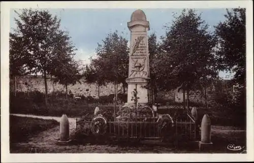 Ak Oulchy le Château Aisne, Monument aux Morts 1914-18, Cim