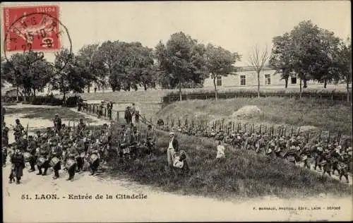 Ak Laon Aisne, Entree de la Citadelle, Einmarsch in die Festung