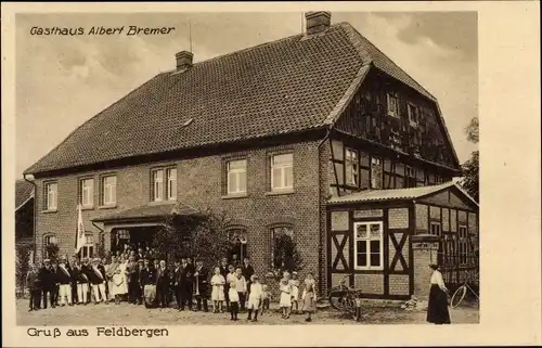 Ak Feldbergen Söhlde in Niedersachsen, Gasthaus Albert Bremer, Totalansicht, Gruppenportrait