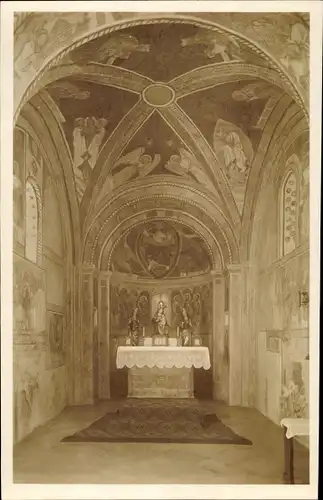 Ak Urschalling Prien am Chiemsee Oberbayern, Presbiterium mit Deckenfresken in der Kirche