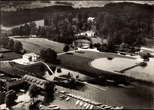 Ak Chiemsee Oberbayern, Chiemsee-Yachtschule, Blick auf den Ort