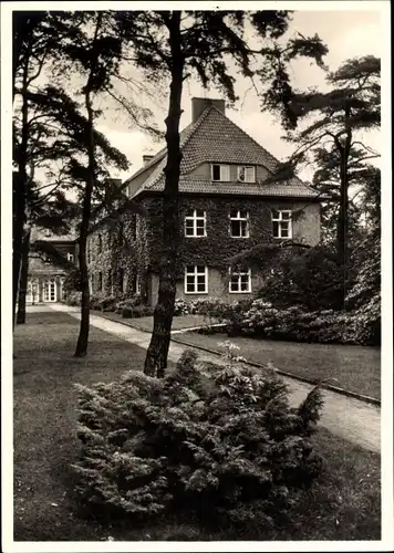Foto Ak Deutschland, Wohnhaus, Bäume, Weg