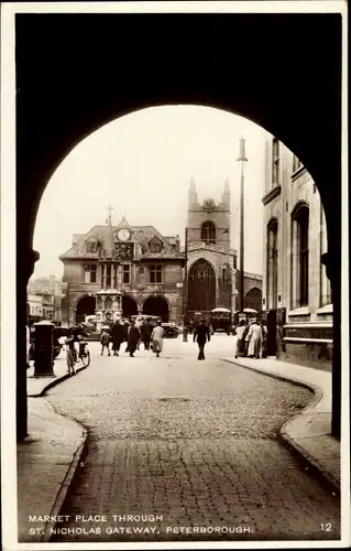 Ak Peterborough Cambridgeshire England, Market Place through St. Nicholas Gateway
