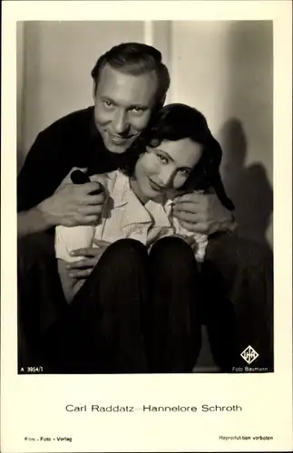 Ak Schauspieler Carl Raddatz und Hannelore Schroth, Portrait, UFA Film A 3954/1