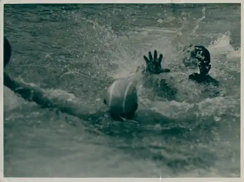 Foto Ak Olympia 1936, Wasserball Turnier, Deutschland gegen Belgien