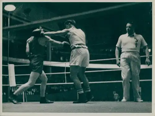 Foto Olympia 1936, Boxkampf, Laurie gegen Bedzek