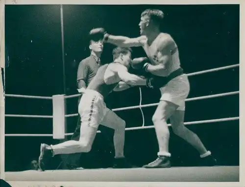 Foto Olympia 1936, Boxkampf, Suvio gegen Petersen