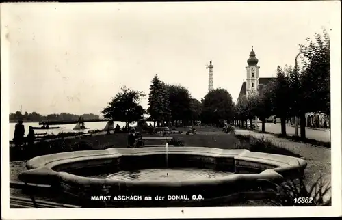 Ak Markt Aschach an der Donau in Oberösterreich, Gartenanlagen, Kirchturm, Brunnen