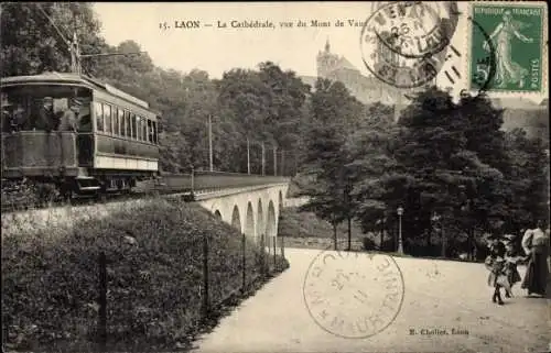 Ak Laon Aisne, La Cathédrale vue du Mont Vaux