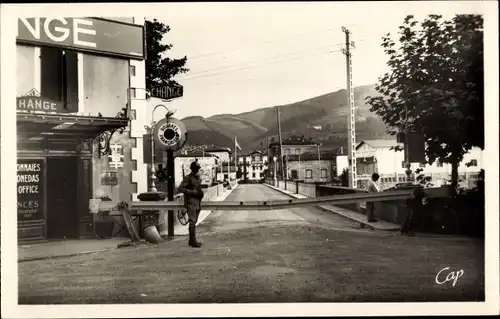 Ak Hendaye Pyrénées-Atlantiques, Le Pont Frontiere