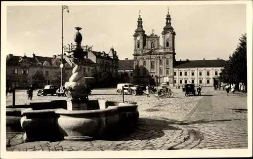 Ak Uherské Hradiště Ungarisch Hradisch Region Zlin, Marktplatz, Kirche, Brunnen