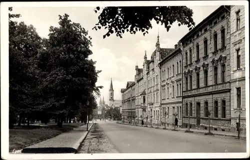 Ak Cheb Eger Reg. Karlsbad, Straßenpartie, Kirchturm, Häuser