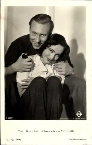 Ak Schauspieler Carl Raddatz und Hannelore Schroth, Portrait, UFA Film A 3954/1