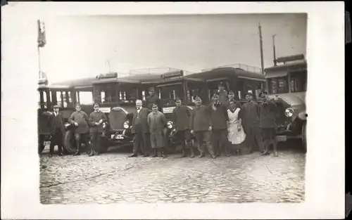 Foto Ak Riesa an der Elbe Sachsen, Omnibusse, Omnibusschaffner