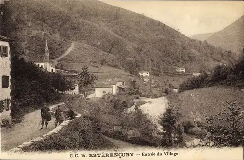Ak Estérencuby Pyrénées Atlantiques, Entrée du Village 