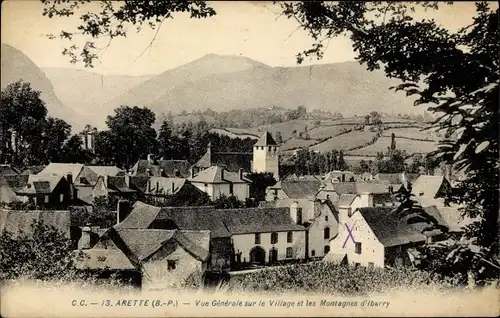 Ak Arette Pyrénées Atlantiques, Vue Generale sur le Village et les Montagnes d'Ibarry