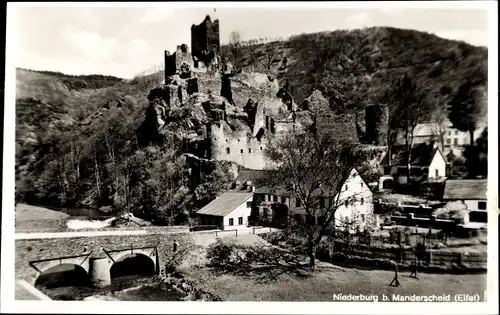 Ak Manderscheid, Niederburg mit Brücke und Umgebung, Ruine