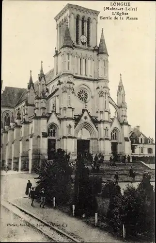 Ak Longué Maine et Loire, L'Eglise, Sortie de la Messe