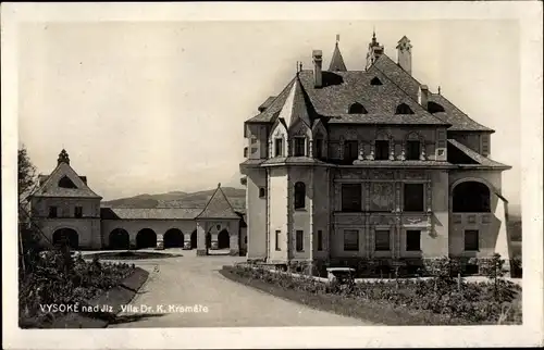 Ak Vysoké nad Jizerou Hochstadt an der Iser Region Reichenberg, Ortspartie mit Villa Dr. Kramare