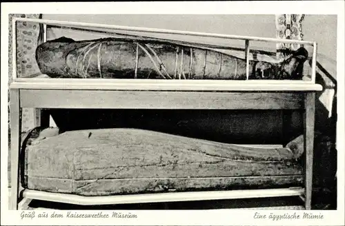 Ak Kaiserswerth Düsseldorf am Rhein, ägyptische Mumie im Museum