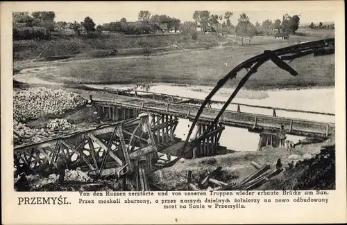 Ak Przemyśl Polen, Von den Russen zerstörte und von unseren Truppen wieder erbaute Brücke am San