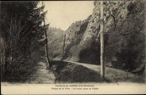 Ak Condé sur Noireau Calvados, Vallee de la Vere, La route dans la Vallee