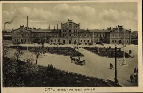 Ak Zittau in Sachsen, Bahnhof mit neuem Vorplatz