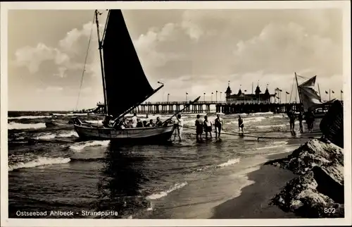 Ak Ostseebad Ahlbeck Heringsdorf auf Usedom, Strandpartie, Seebrücke, Segelboot