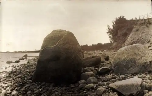 Foto Ak Ostseebad Boltenhagen, Strandpartie, Felsen, Hochufer