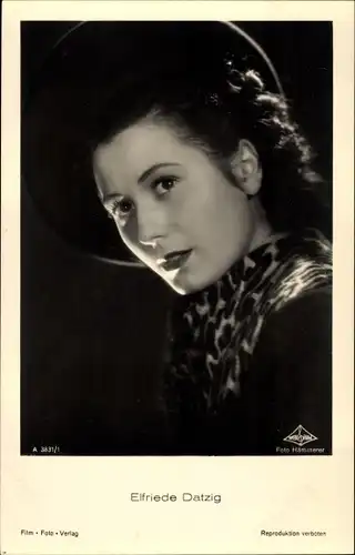 Ak Schauspielerin Elfriede Datzig, Portrait