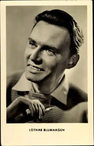 Ak Schauspieler Lothar Blumhagen, Portrait, Zigarette