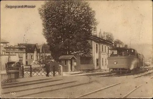 Ak Pagny sur Moselle Meurthe et Moselle, Bahnhof, Gleisseite, Eisenbahn