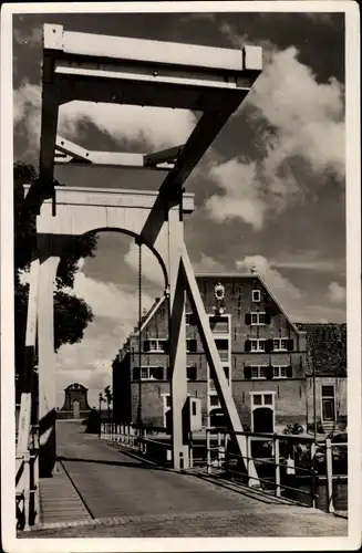 Ak Enkhuizen Nordholland, Zuiderzeemuseum met Compagniebrug