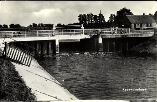 Ak Radewijk Overijssel, Beek, Fluss Brücke