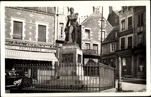 Ak Condé sur Noireau Calvados, Monument Dumont d'Urville