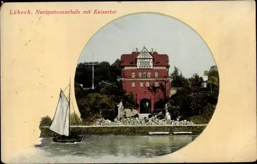 Ak Hansestadt Lübeck, Navigationsschule mit Kaisertor, Segelboot