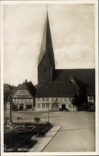 Ak Eutin in Ostholstein, Blick auf den Marktplatz, Kirche