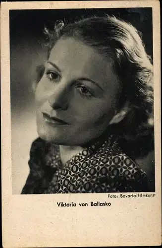 Ak Schauspielerin Viktoria von Ballasko, Portrait