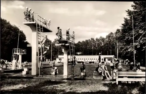 Ak Blomberg in Lippe, Freibad, Turmspringen