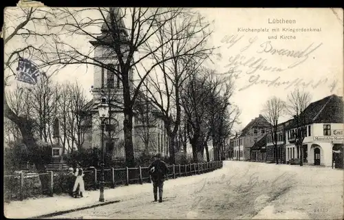 Ak Lübtheen in Mecklenburg, Kirchenplatz, Kriegerdenkmal, Kirche